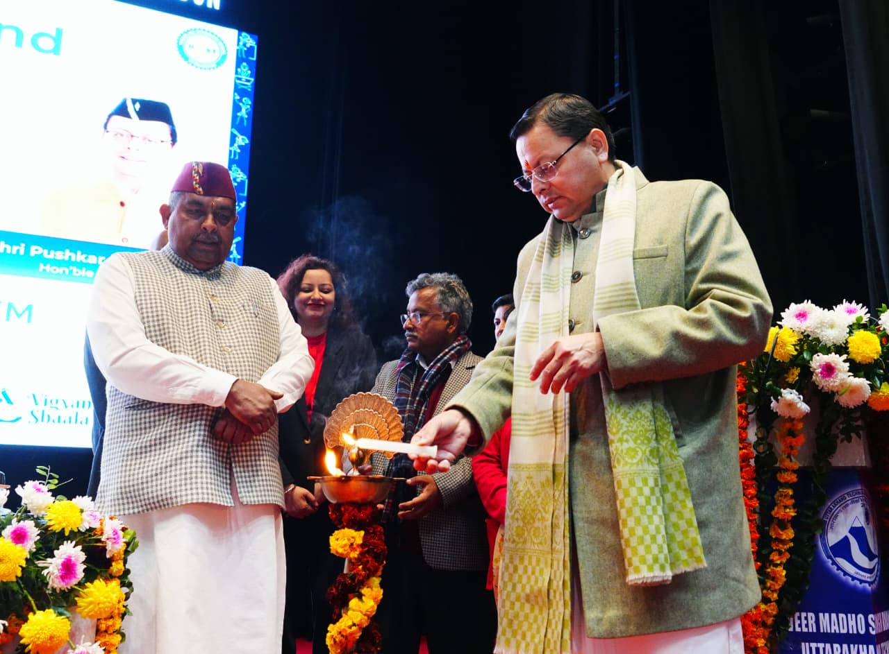 बेटियों के सपनों को मिली 'स्टेम' की उड़ान: सीएम धामी ने हर जिले की 5 छात्राओं को छात्रवृत्ति की दी सौगात, स्टार्टअप के लिए भी मिलेगी मदद